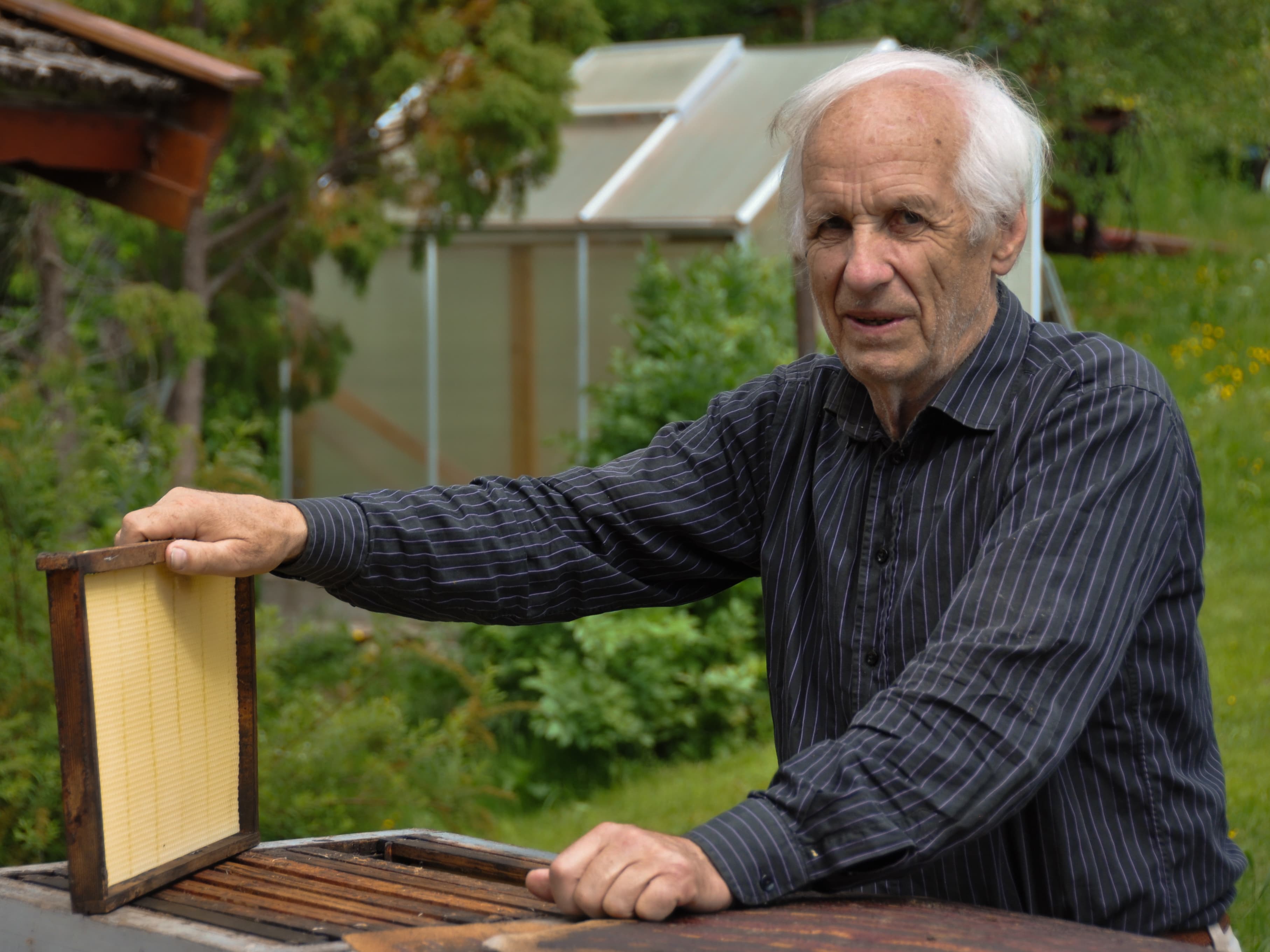 Bestefar som drev birøkt i 52 år på Ringerike